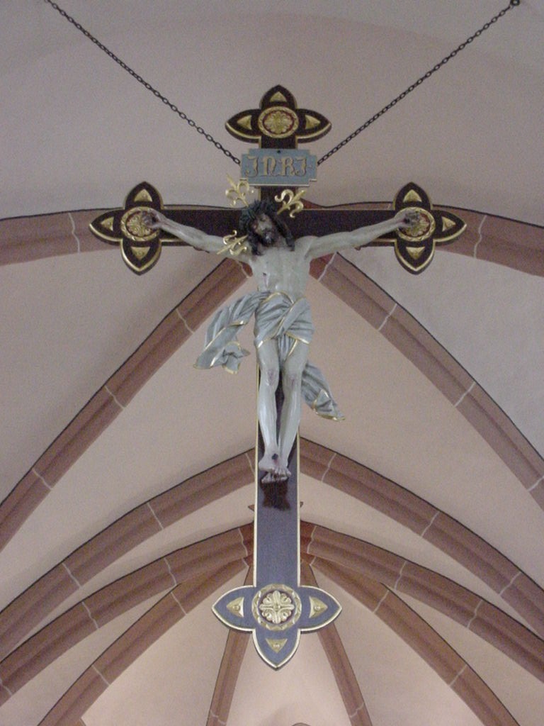 Kruzifix im Triumphbogen